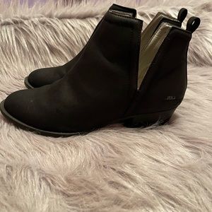 JBU Parker ankle boots size 8
